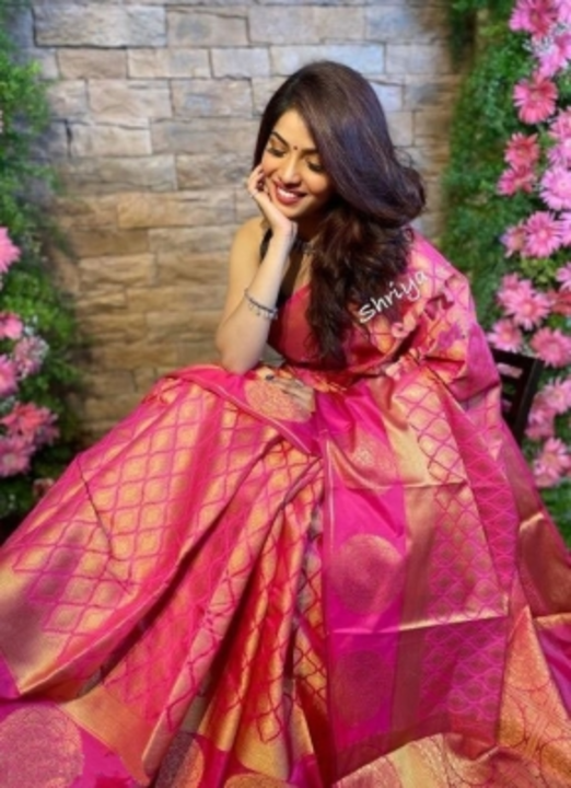 Kanjivaram Jacquard Saree

Color: Blue, Gloden, Golden, Pink

Style Code :J0850B-FSX

Pack of :1

Oc uploaded by Fashion India on 8/5/2022