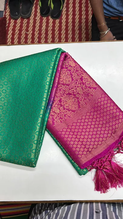 Post image I want 20 pieces of Saree at a total order value of 10000. Please send me price if you have this available.