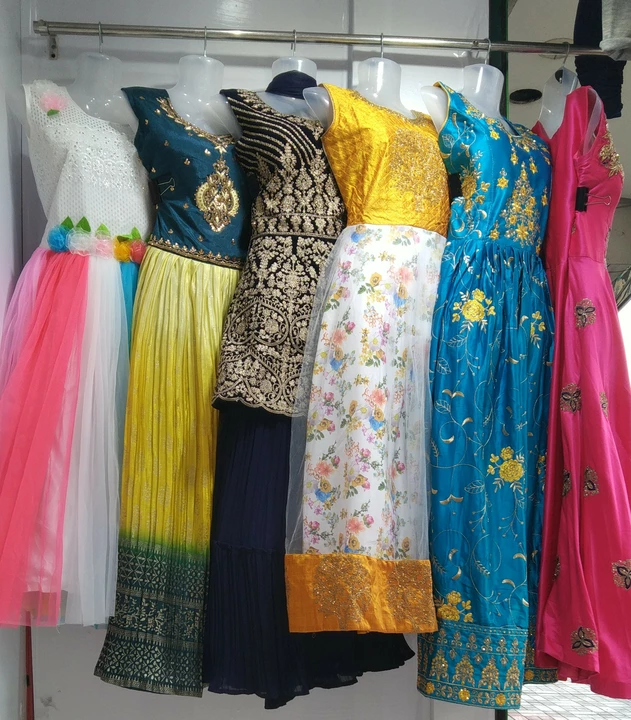 Warehouse Store Images of Safiya clothing