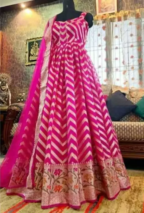 Post image I want 1-10 pieces of pink sleeveless gown at a total order value of 500. I am looking for available. Please send me price if you have this available.