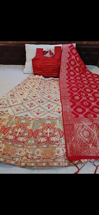 🤷‍♂🤷‍♂🤷‍♂🤷‍♂
Material:Banarasi brocade Lehnga and ready paded Blouse and Banarasi duppta 

 uploaded by Banarasi lehenga on 11/23/2020