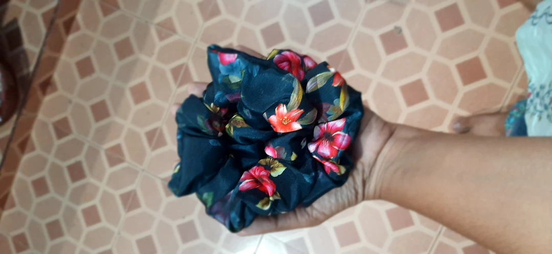 scrunchies uploaded by business on 8/10/2022