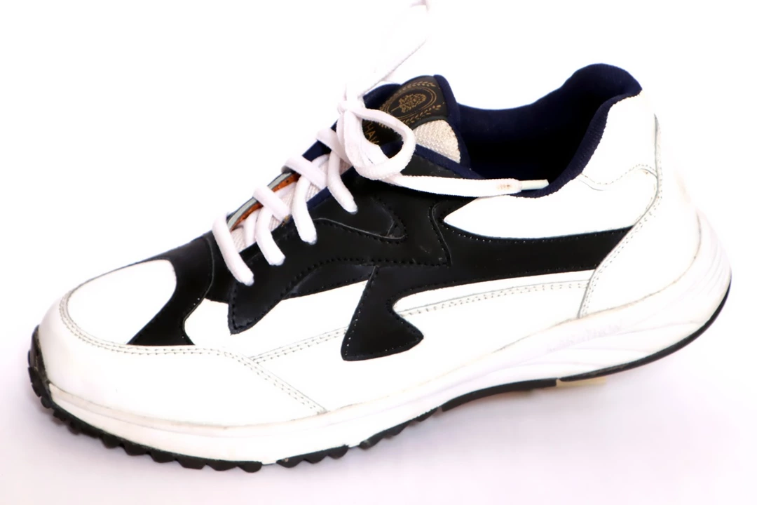 Leather sports shoes  uploaded by business on 8/11/2022