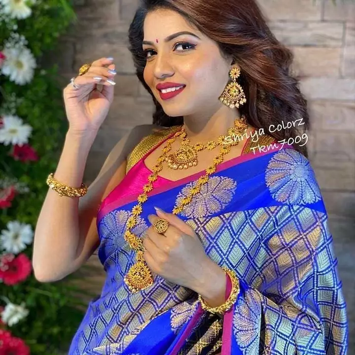 Bnarsi saree  uploaded by business on 8/11/2022