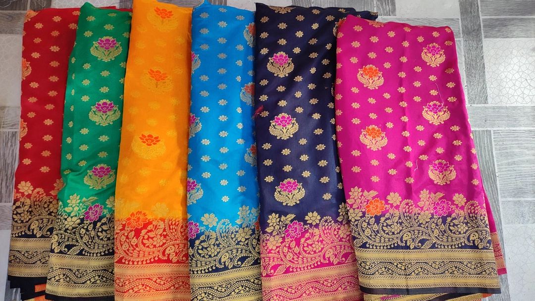 Post image I want 100 pieces of Saree at a total order value of 25000. Please send me price if you have this available.