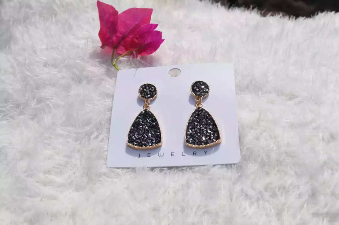 black pearl shaped modern themed earrings  uploaded by business on 8/18/2022