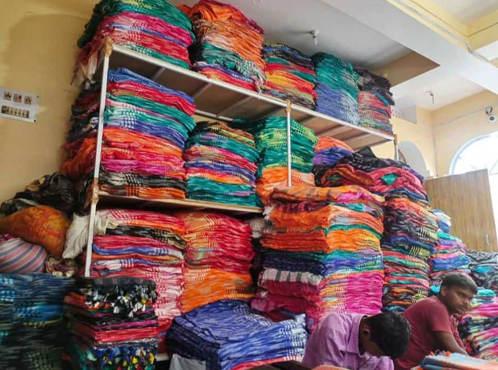 Warehouse Store Images of Silk handloom 🧶🧵🥻