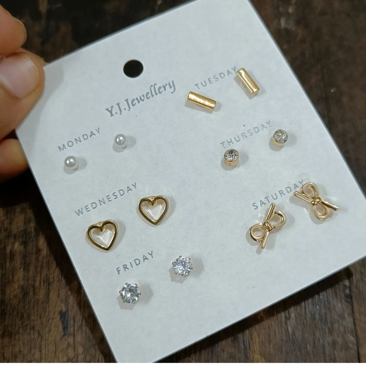 Post image I want 1-10 pieces of Korean clips cards and earrings cards  at a total order value of 500. Please send me price if you have this available.