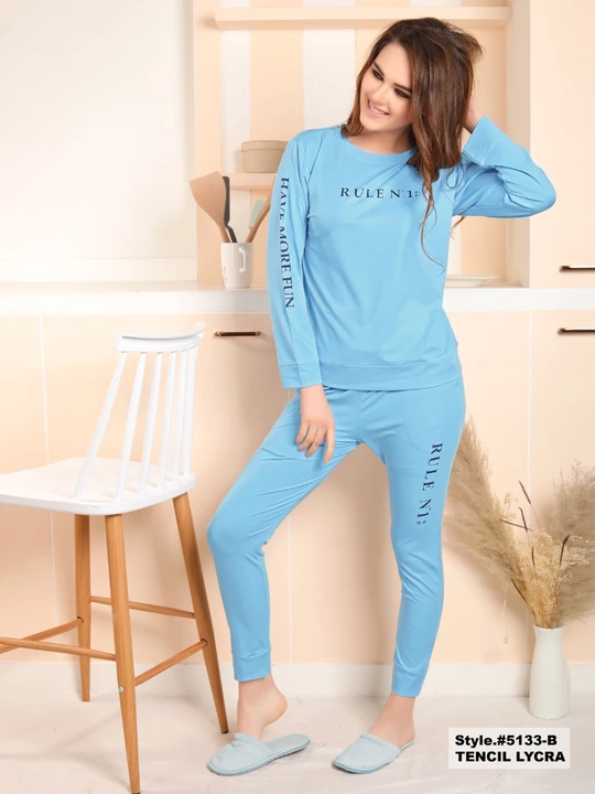 Product image of Track suit , price: Rs. 1, ID: track-suit-94a31bd1