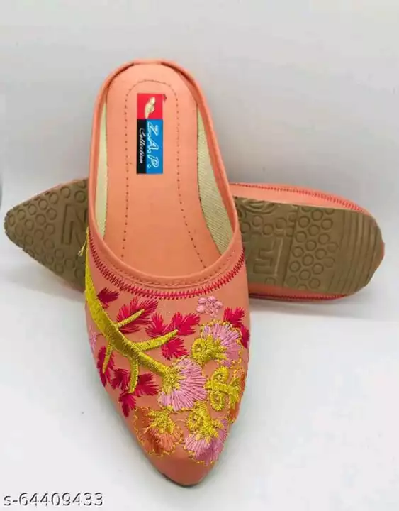 Jaipuri work slippers uploaded by business on 8/26/2022
