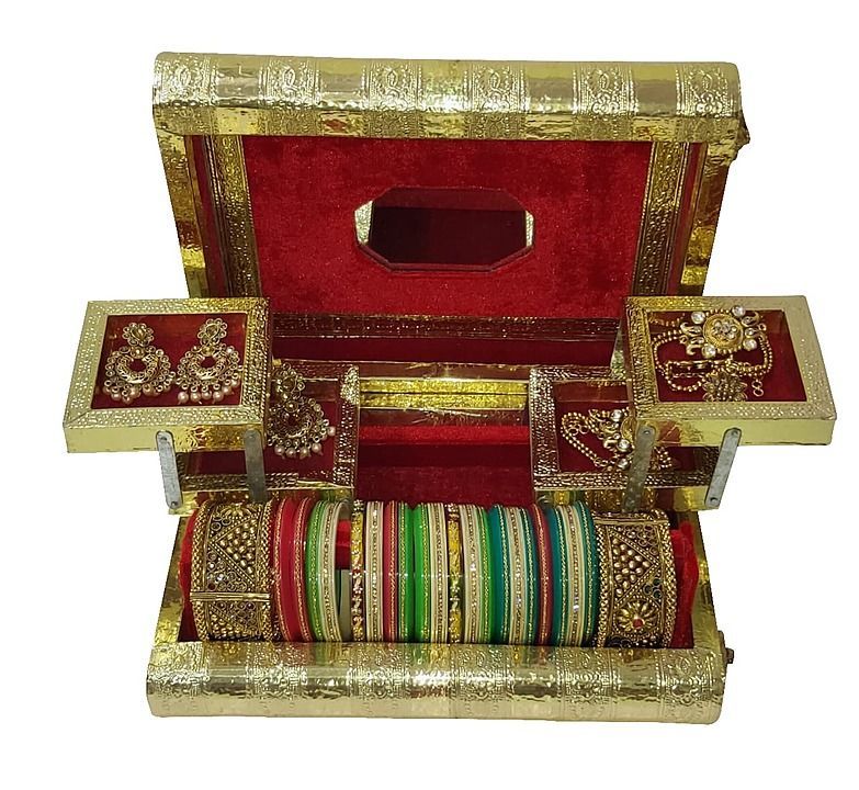 Post image 5⃣5⃣0⃣ 

Wooden Handcrafted *Jewellery Box* / Make-up Box 

Size :-11*8  inch  

Outside :- Refine Finish With Alluminium Sheet And Wooden Base 

Inside :- Velvet Finish

👌 Best For Gift Or Home Use 

👌It's RAJWADI Look 

✔Bulk Available
✔Single Available
✔Free Shipping
✔COD A