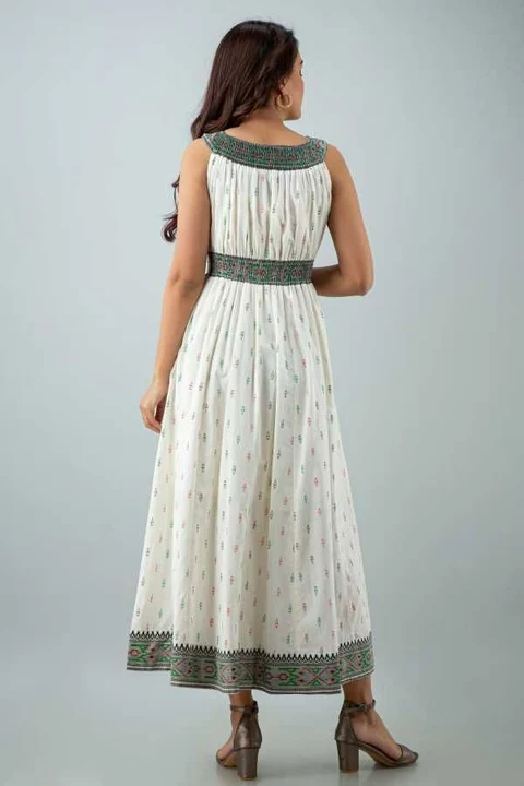 Gown uploaded by Women_wholesale_hub on 9/2/2022