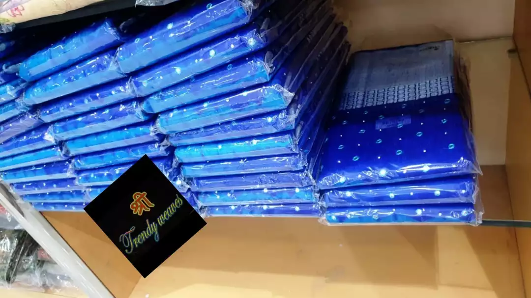 *👑QUEEN'S CHOICE👑* *SUPER HIT COLLECTION* 🌷 Beautiful Lenin chanderi sarees.. with royal blue uploaded by business on 9/3/2022