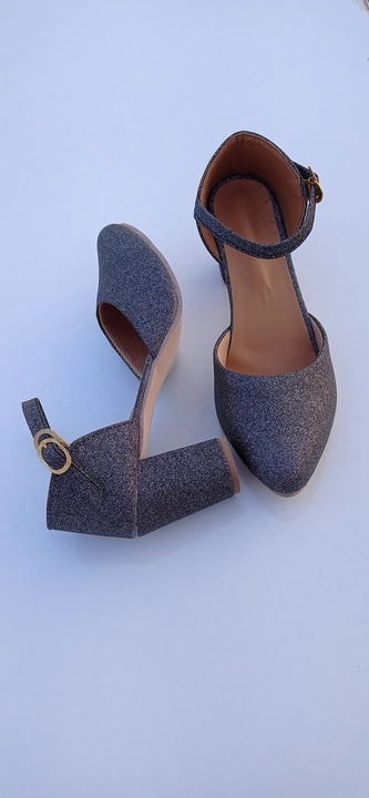 Post image This Zari Block Heels is created by Red Heels company. We are giving this block Heels with 4 colour Peach, Grey, Brown &amp; Sultan. It's heels is 3 inch.  

https://wa.me/message/GKSDRF4DK4MSE1

Watsup 8700202719