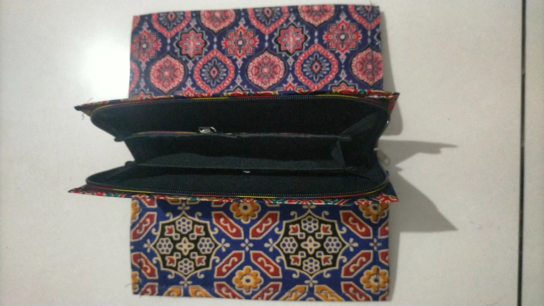 Printed hand clutches  uploaded by business on 9/5/2022