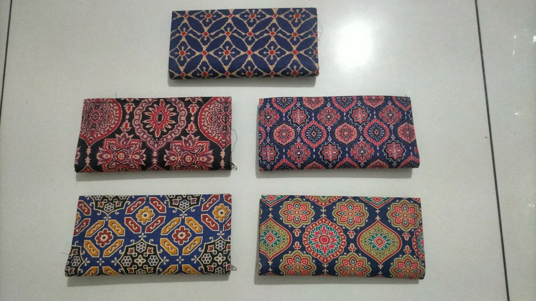 Printed hand clutches  uploaded by A K K TRADERS on 9/5/2022