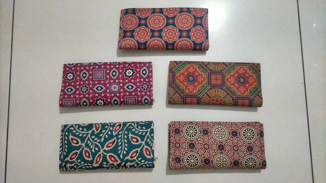 Printed hand clutches  uploaded by business on 9/5/2022