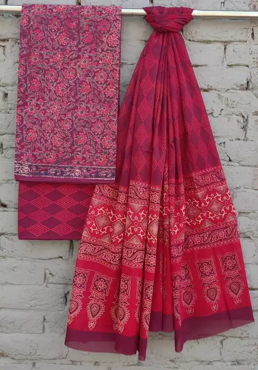 Exclusive new hand block printed cotton suits with cotton duptta👌👌

Details👇👇
 uploaded by Lookielooks on 9/5/2022