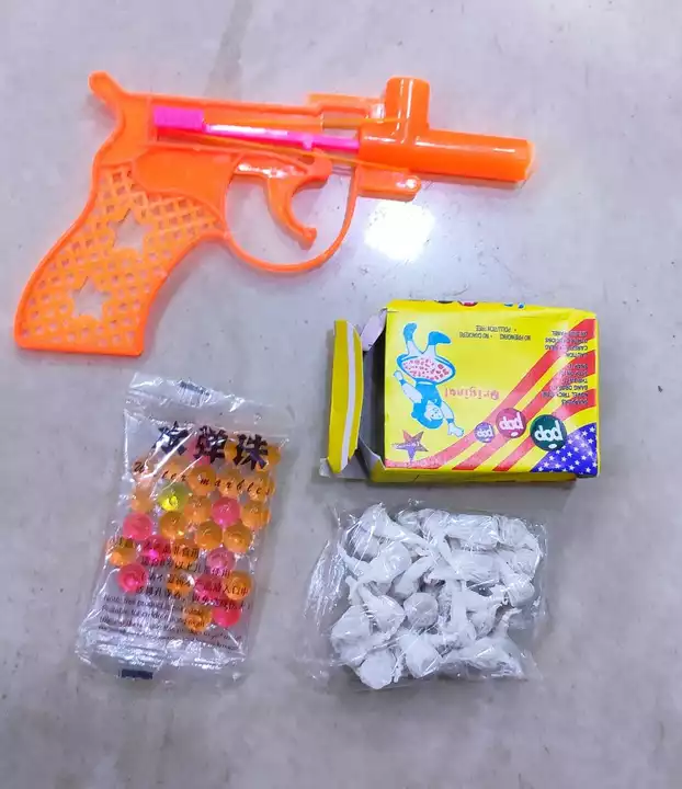 Pop pop gun 🔫 with jelly uploaded by KALYANI TOYS on 9/8/2022
