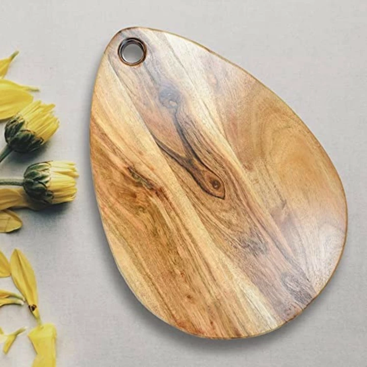 Wooden chopping board/cutting bord ❇️ uploaded by Creative art hub on 9/8/2022