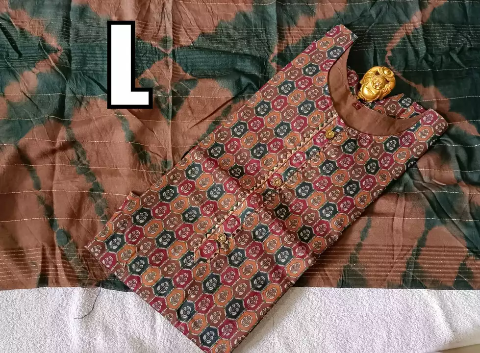 Post image NEW LAUNCHING😊
*DIGITAL  and batik KURTI WITH INNER WITH SHIBORI DUPATTA*😍.    
  FABRIC - MASHLIN
SIZE-MENTION IN PHOTO 
RATE- 651+$🤫
BOOK fast