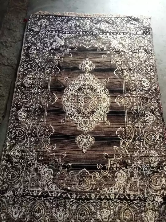 Chennile Carpet 5*7 foot uploaded by Yuvaan Trading Co on 9/9/2022