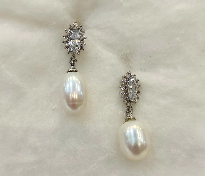 Warehouse Store Images of Pearls and gems jewellery