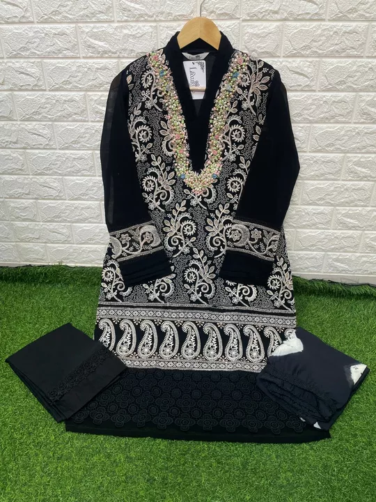 Readymade Pakistani suit  uploaded by business on 9/12/2022