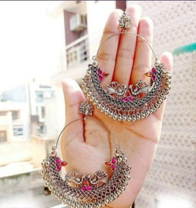Post image I want 50 pieces of Fancy woman earings  at a total order value of 1000. I am looking for I need it urgently, please only wholesalers and manufacture contact me . Please send me price if you have this available.