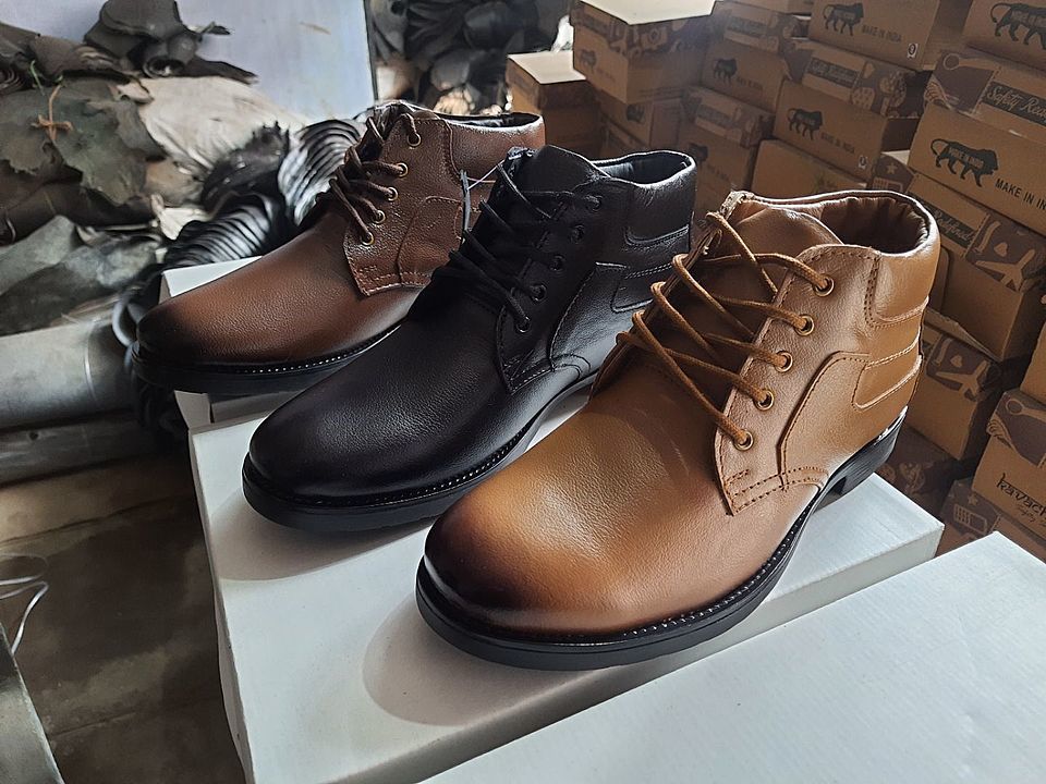 Leather boots  uploaded by H R Footwears  on 12/17/2020