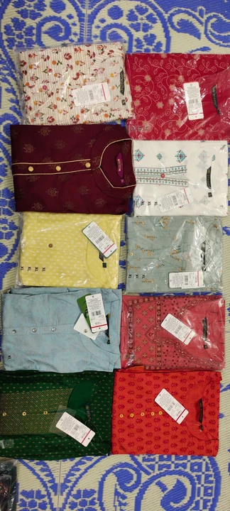 Post image All type of kurtas available at low rate ping me for the order through what's app.
Low rate than ever delivery all over India.
Avaasa MRP 499 kurtas at just 299 rs . 
Minimum qty more than 50 . Single piece ar Little high rate. 
No selection all are assorted dispatch.
What app - 8951168284