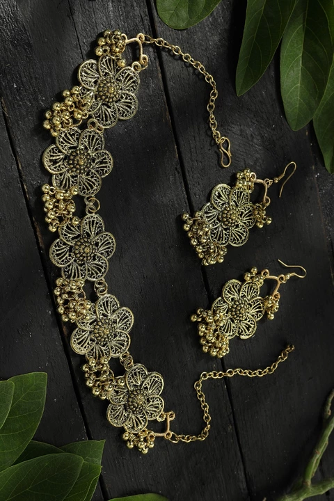 Gold plated floral design Necklace uploaded by Johar Kamal on 9/17/2022