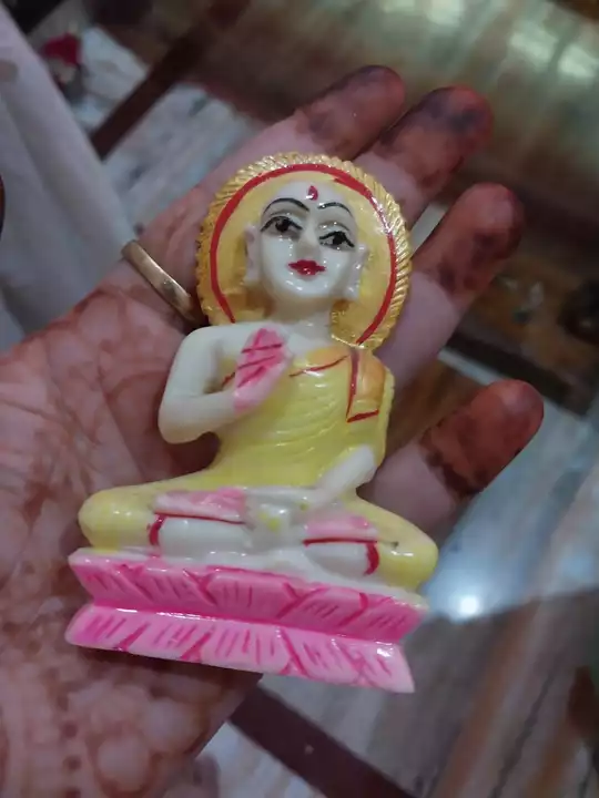 Post image I want 250 pieces of Murti at a total order value of 100000. Please send me price if you have this available.