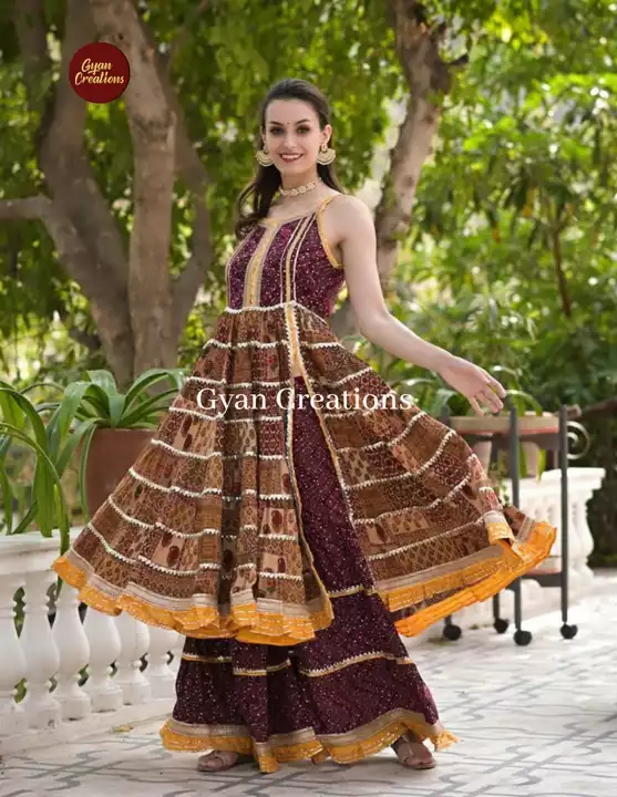 Post image I deal in handloom items,suits dress materials of ladies and jewellery also.l'm a  wholesaler in handloom.