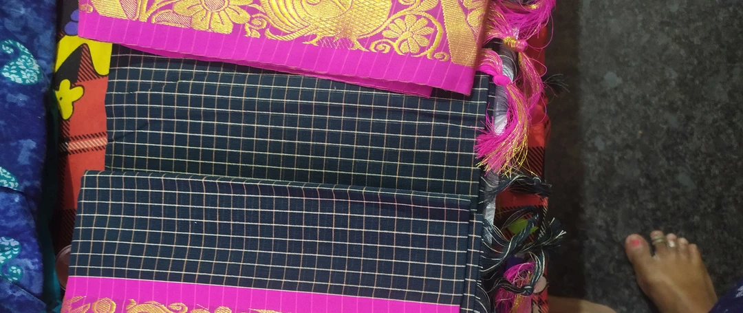 Post image I want 50+ pieces of Cotton saree at a total order value of 1000. Please send me price if you have this available.