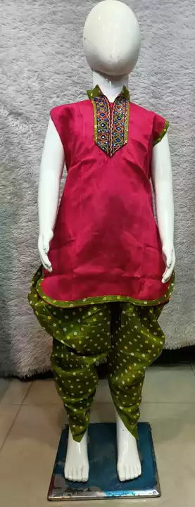 Post image I want 1 pieces of Kurta set at a total order value of 1000. I am looking for I want exact same pc for 5yrs girl. Please send me price if you have this available.