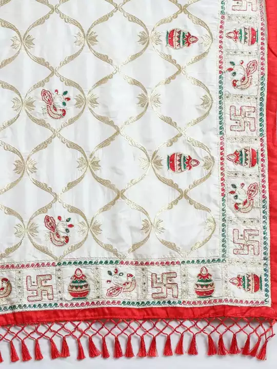 Post image I want 50+ pieces of Febric  at a total order value of 100000. I am looking for Need this febric 
Aavu aapne off white saree nu febrick joy che...dola ma vichitra game ama chale.... Please send me price if you have this available.