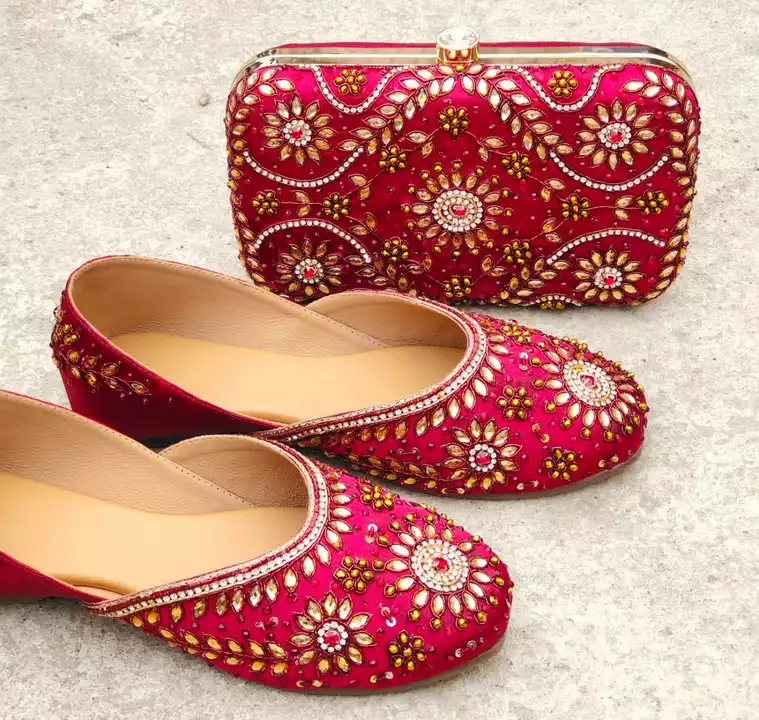 Post image I want 1-10 pieces of Punjabi jutti with clutch combo shops in ludhiana.