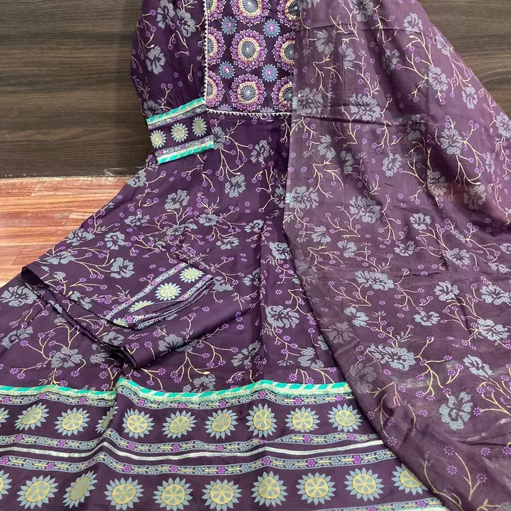 Post image *A L W Navratri special*

Umbrella kurti pant Dupptta set
Heavy embroidery on chest 

*Heavy rayon material *

M L XL XXL

780+ship

Kurti length 49 inch 
Book fast