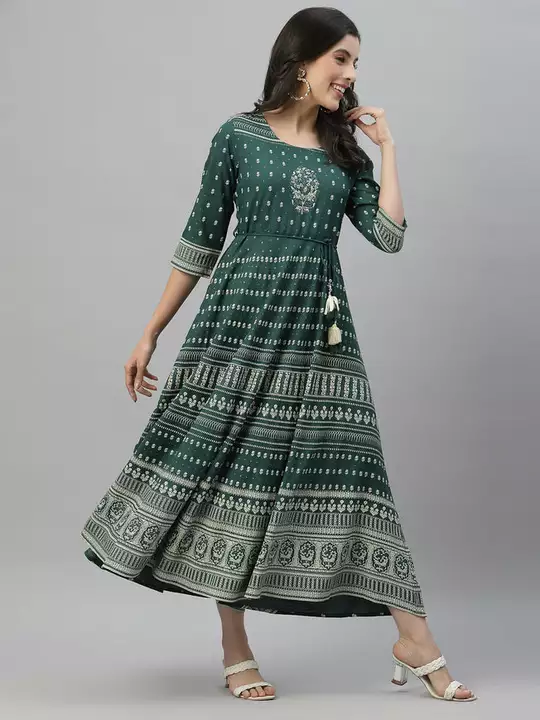 GREEN RAYON FESTIVE PRINTED FLARED DRESS FOR WOMEN

 uploaded by ViDeH on 9/26/2022