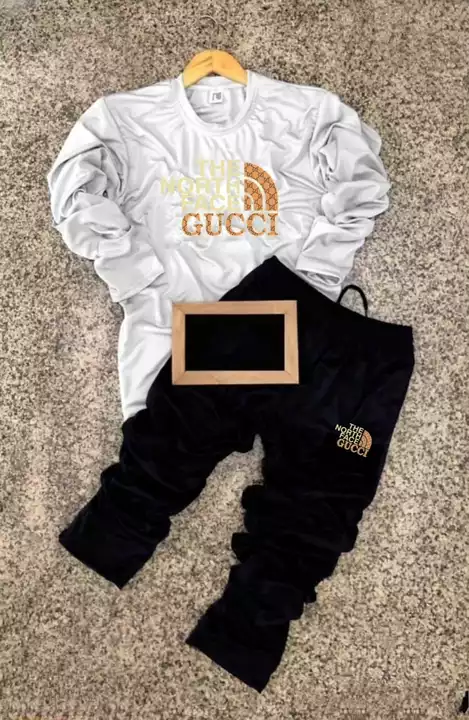 *Round Neck Tracksuit*

*THE NORTH FACE*

Pattern: Full Sleeve Tshirt and Lower with both side  uploaded by Lookielooks on 9/28/2022