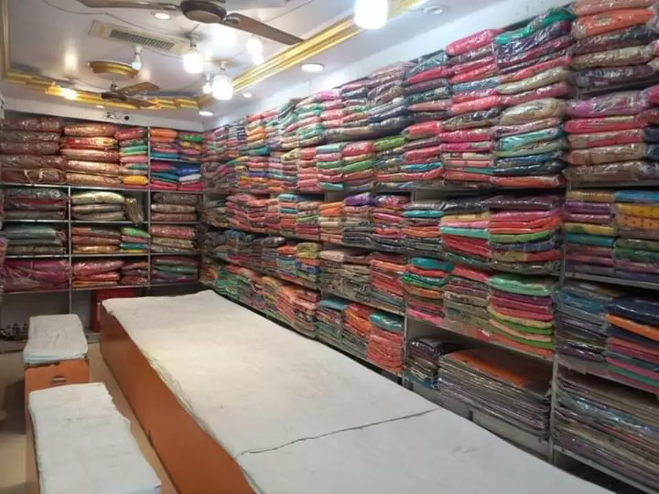 Warehouse Store Images of Priyanshi Saari And Suit