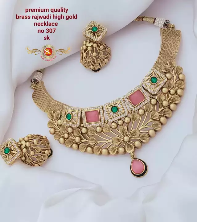 Product image with ID: necklace-8973f2dd