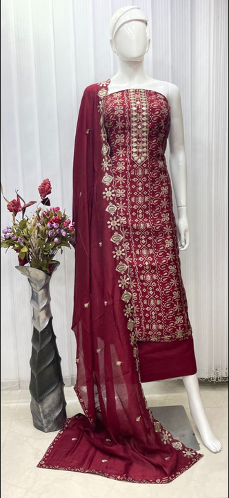 Post image I want 10 pieces of Suit  at a total order value of 1000. I am looking for Price 1500 free shipping Top MASLIN print neck work 
bottom cotton
 Dupatta silk border butta work. Please send me price if you have this available.