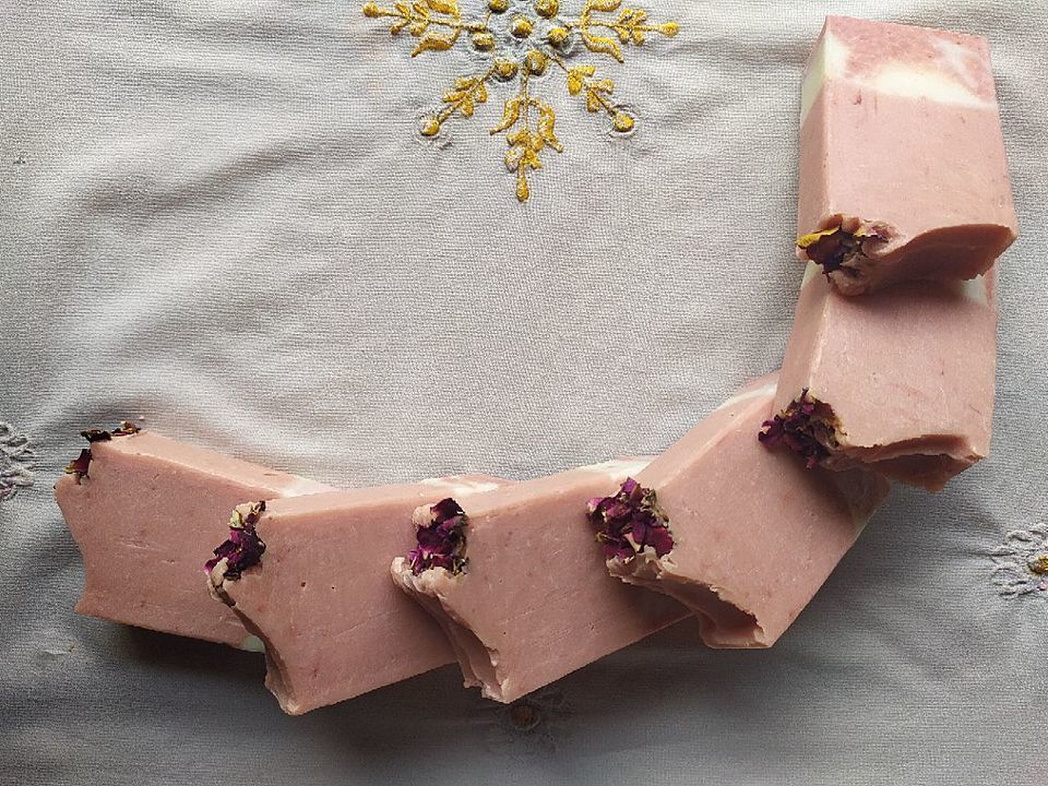 PINK PETALS - cold process soap uploaded by Mushk - Nature in Bars & Bottles on 1/2/2021
