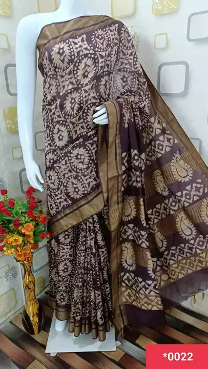 Post image 👆👆👆👆👆👆👆👆

*Exclusive New Collection(premium quality)*

🌹 *Fabric,*
              👉Kota steple 
                   Design Batique prient
🌹 *Length,*
               👉Sarees lenth 5.5 mtr
                     Running blouse 1 mtr

*Quality will be very good*