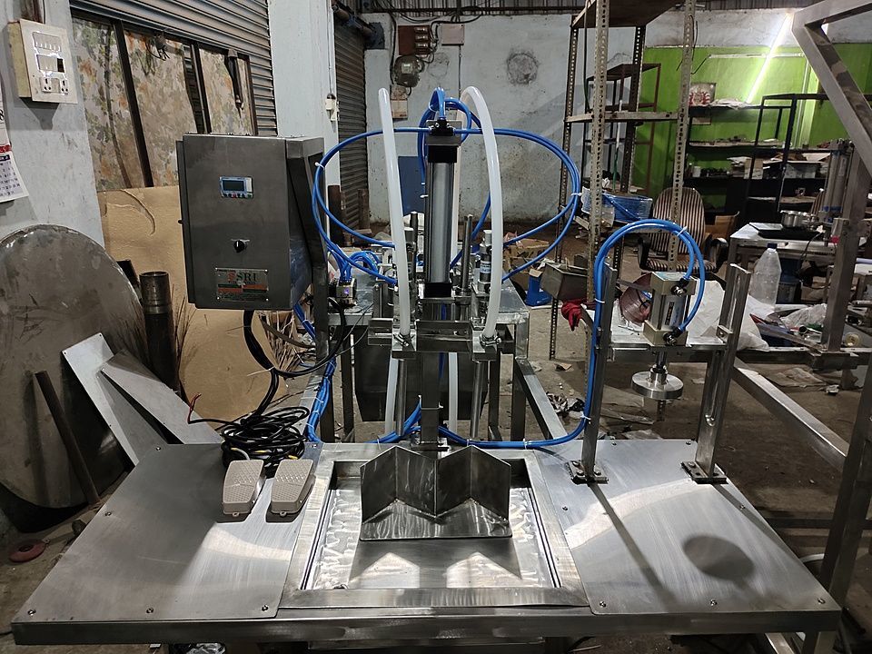Post image Liquide filling and inner plug pressing machines