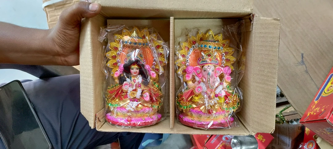 Laxmi Ganesh for Diwali Pujan uploaded by Vaasu collections on 10/5/2022