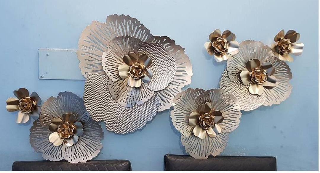 Metal wall flower 
Size 55"*27*
 includes shipping within India uploaded by Niaa handicrafts on 6/28/2020