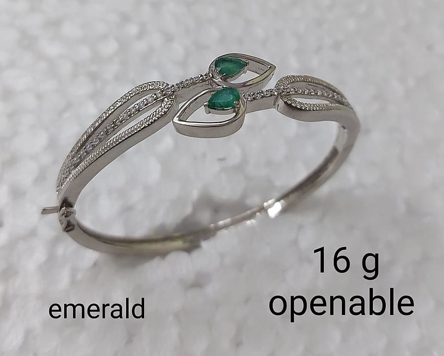 Emerald openable bracelet uploaded by business on 1/5/2021